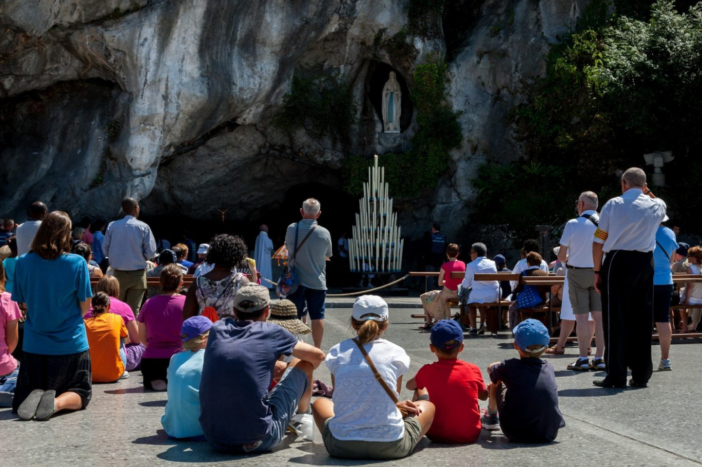 Lourdes-gezin-grot