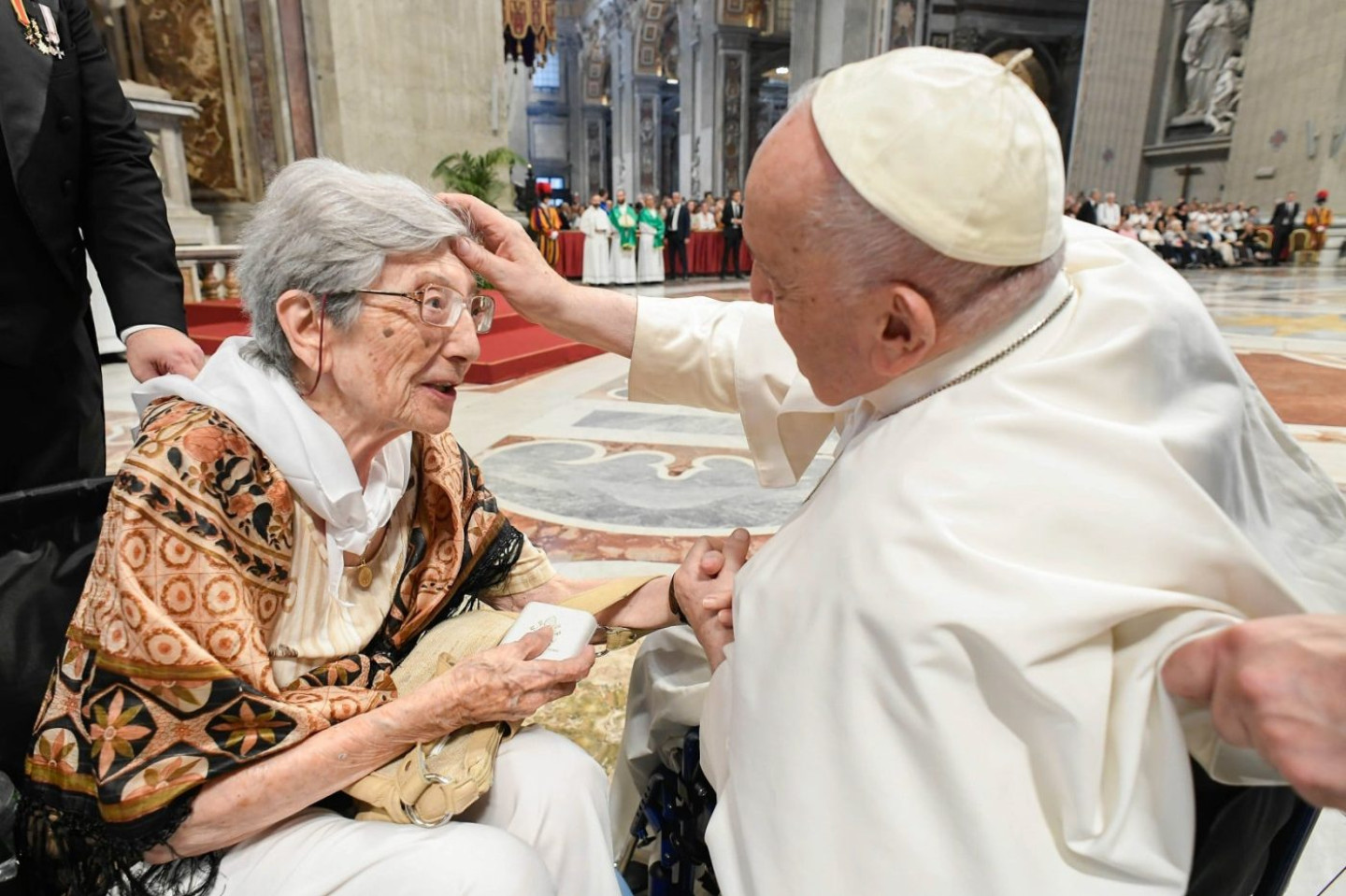 Paus met ouderen Foto CNS-Vatican Media