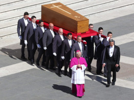 Vaticaan Uitvaart Franciscus RamonMangold