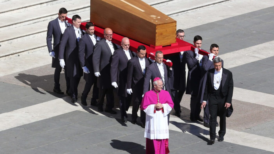 Vaticaan Uitvaart Franciscus RamonMangold