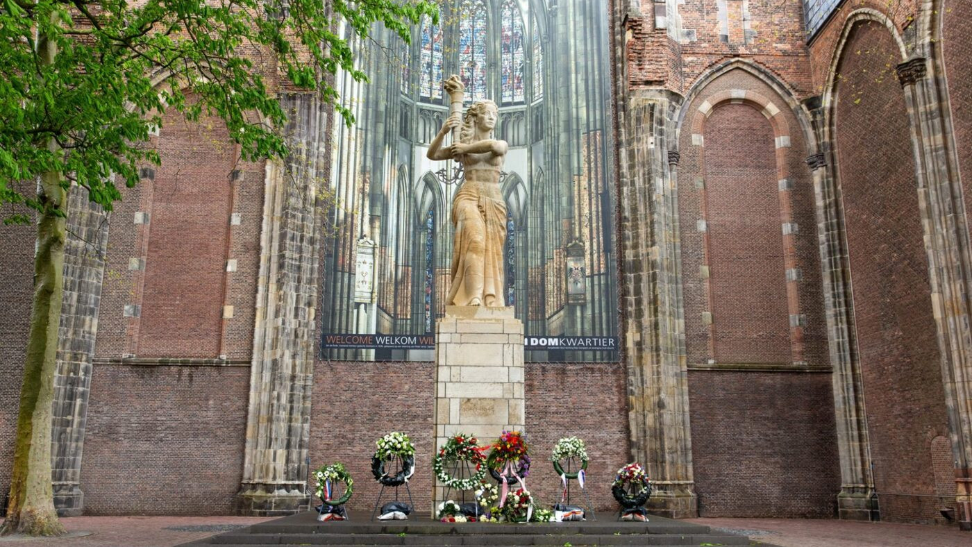Dodenherdenking Domplein-Pieterskerk