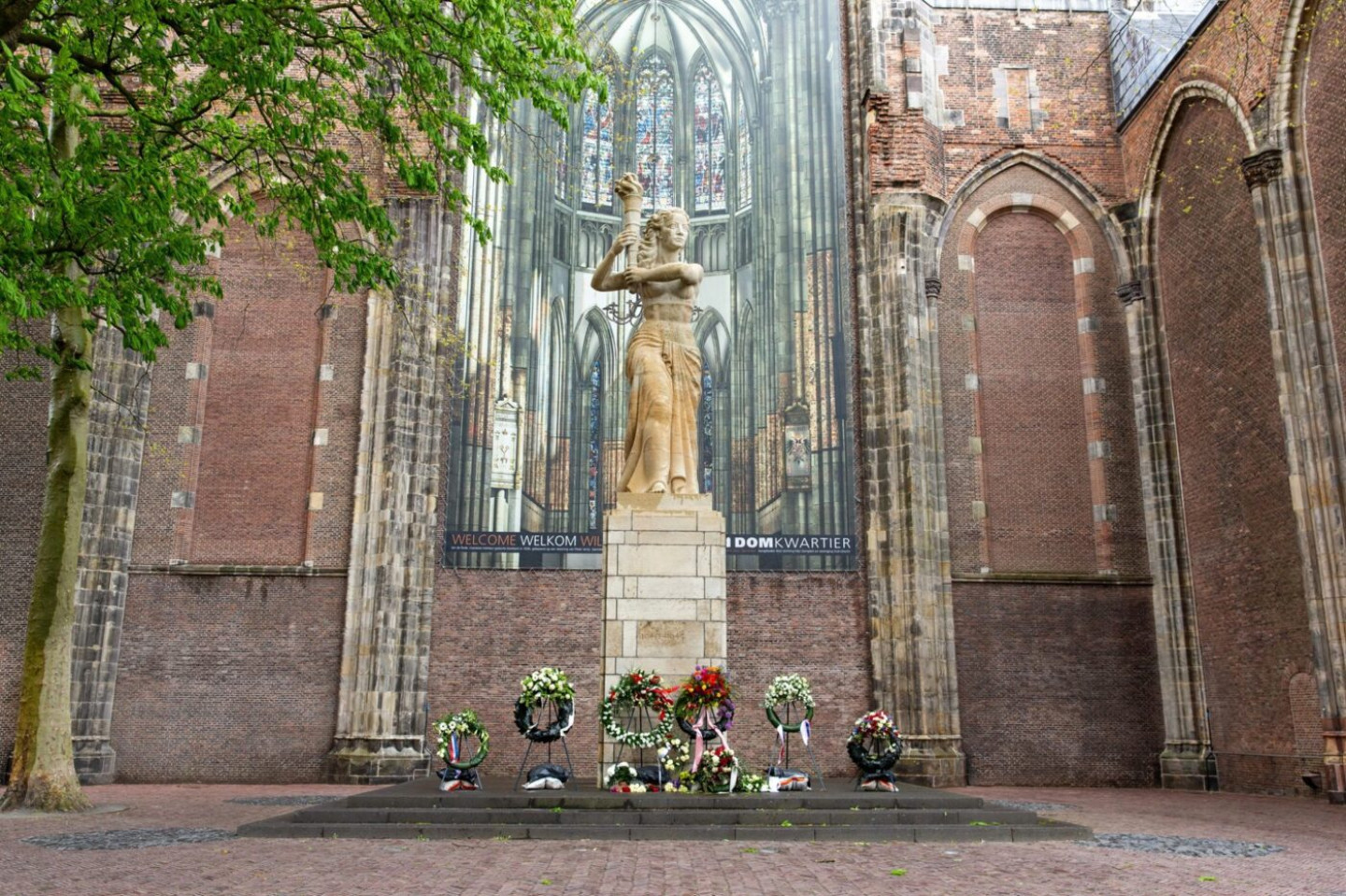 Dodenherdenking Domplein-Pieterskerk
