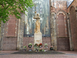 Dodenherdenking Domplein-Pieterskerk