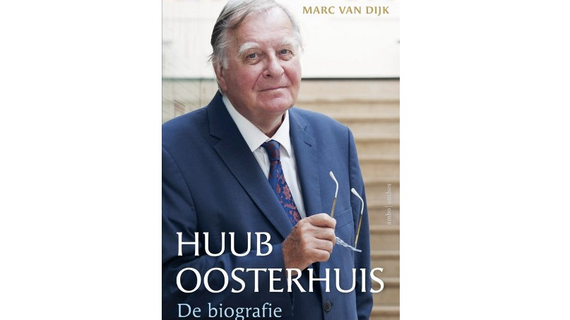Huub Oosterhuis De biografie cover met witte achtergrond