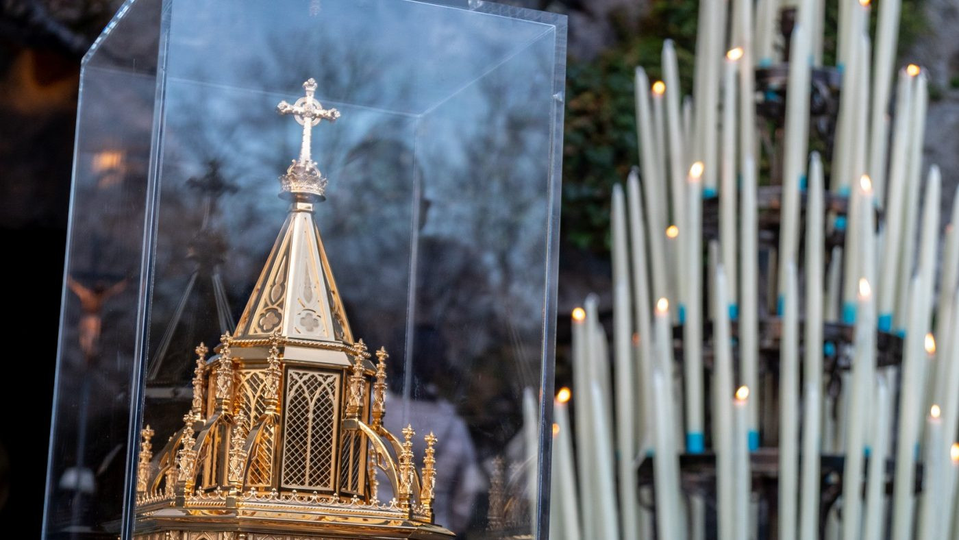 Relics-at-the-Grotto-lore
