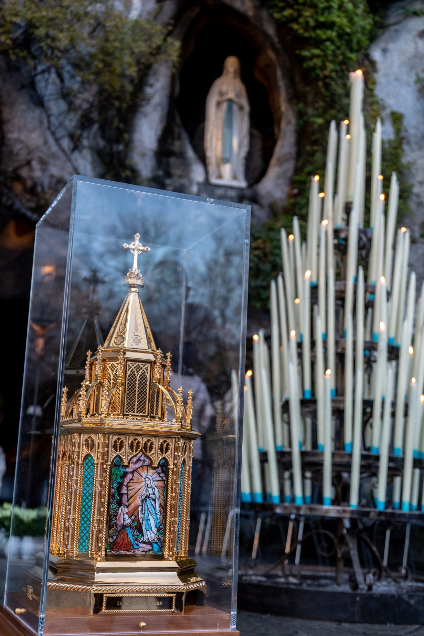 Relics-at-the-Grotto-lore
