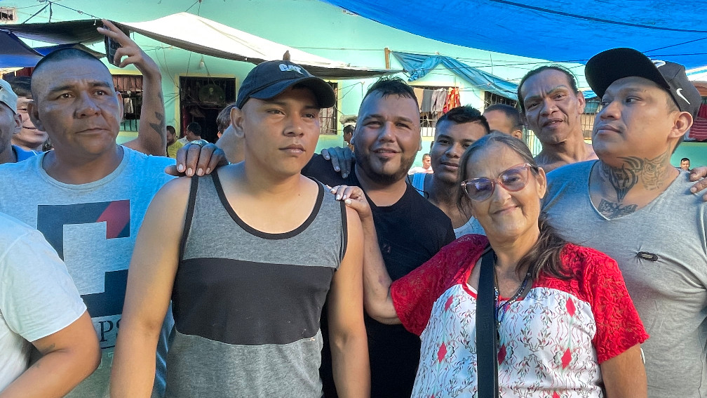 Vastenactie 2026 Bolivia - Marie Cruz (Pincha) met gedetineerden