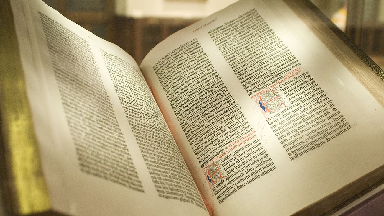 Gutenberg_Bible,_Lenox_Copy,_New_York_Public_Library,_2009._Pic_01
