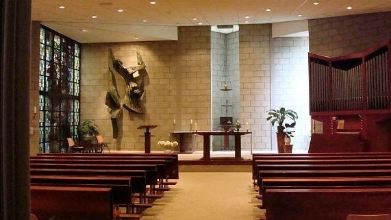 Johannes-Bernardus interieur-van-de-kerkzaal