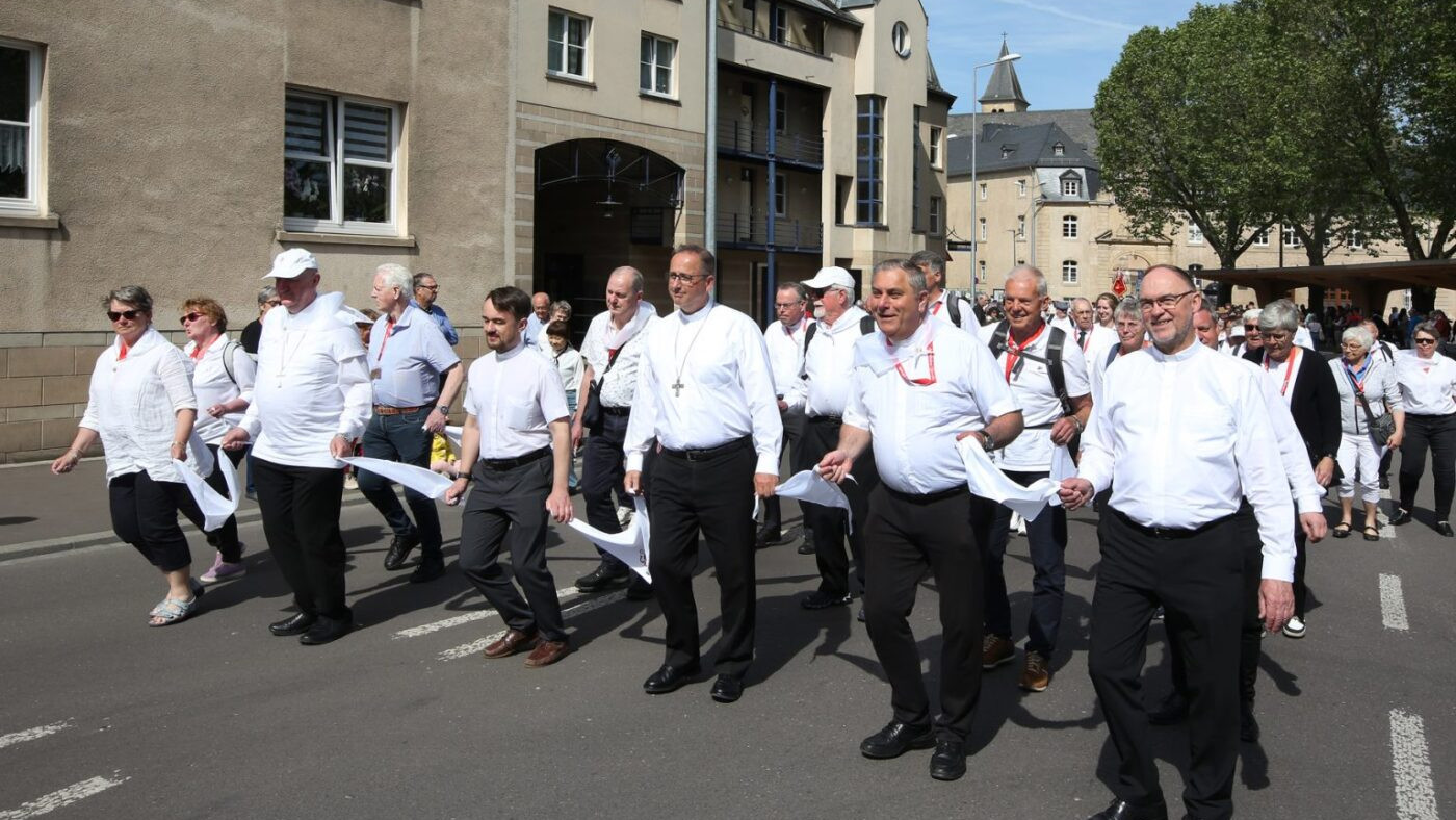 Echternach Springprocessie foto Ramon Mangold