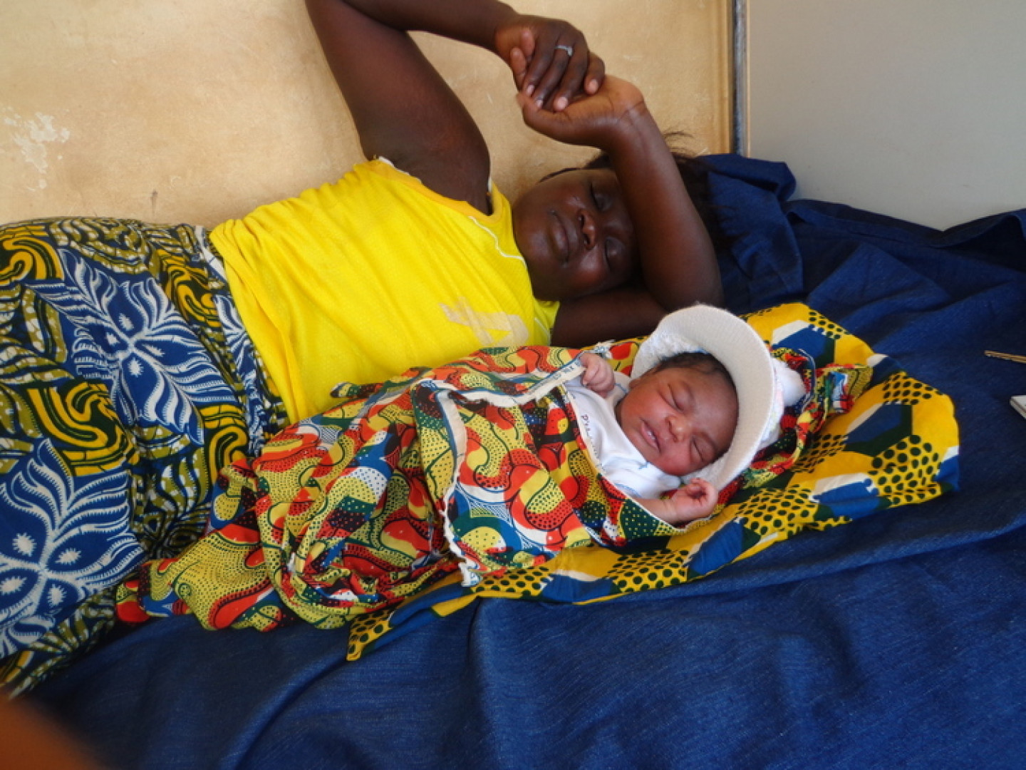 image_bc328e6b5fmother_and_baby_at_gss_shelter_visual