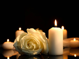 in memoriam kaars istockphoto Liudmila Chernetska