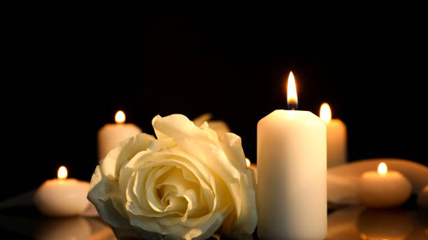 in memoriam kaars istockphoto Liudmila Chernetska