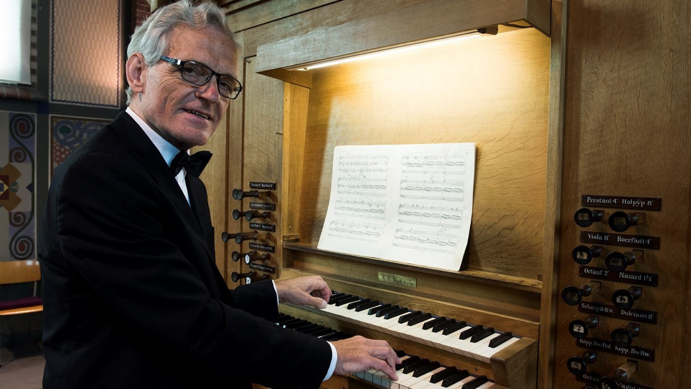 Piet van der Steen aan het orgel in Ste. Gertrudis(1)